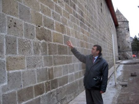 Tarihi Medrese Binası Doğalgaz Borularından Kurtuldu