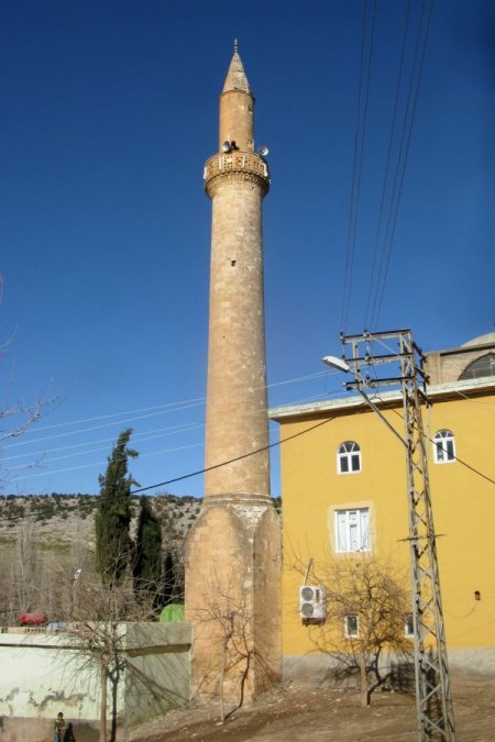 Tarihi minare çökme tehlikesiyle karşı karşıya