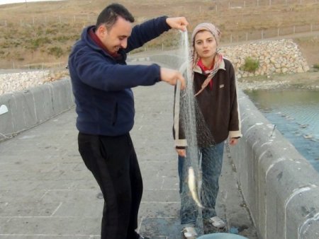 Tarihi Murat Köprüsü'nde balık keyfi