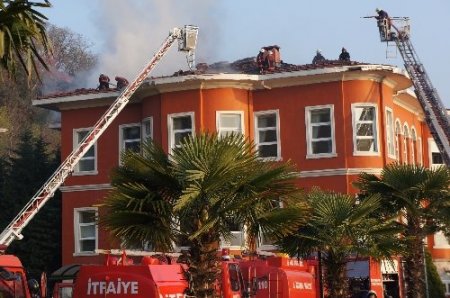 Tarihi Müşir Fuat Paşa Yalısı’ndaki yangın söndürüldü