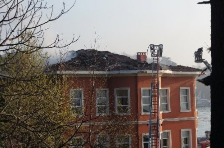 Tarihi Müşir Fuat Paşa Yalısı’ndaki yangın söndürüldü