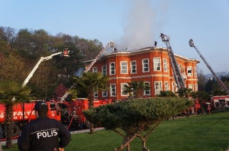 Tarihi Müşir Fuat Paşa Yalısı’ndaki yangın söndürüldü