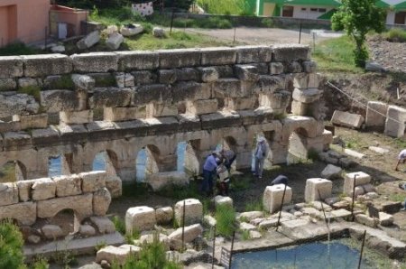 Tarihi Roma Hamamı gün yüzüne çıkıyor