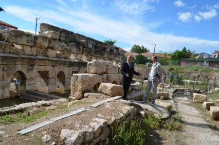 Tarihi Roma Hamamı gün yüzüne çıkıyor