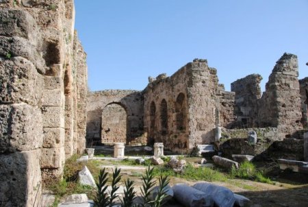 Tarihi Side Büyükhamam'ı kültür turizmine kazandırılacak