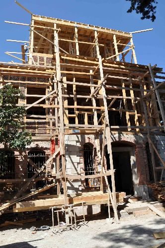 Tarihi Sırrı Paşa Konağı'nda Restorasyon Çalışmaları Sürüyor