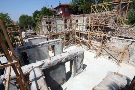 Tarihi Sırrı Paşa Konağı'nın Restorasyonu Sürüyor