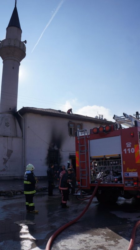 Tarihi Tabakhane Camii'nde çıkan yangın korkuttu