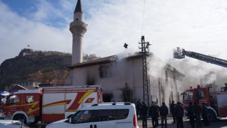 Tarihi Tabakhane Camii'nde çıkan yangın korkuttu