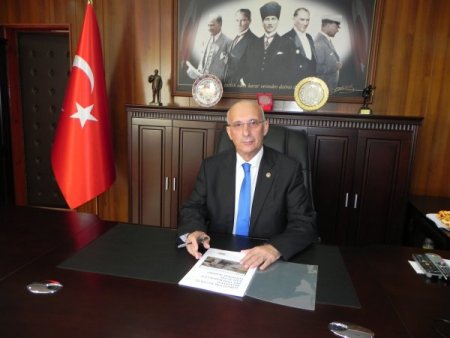 Tarihi taş bloklar vinç yardımıyla yerlerinden kaldırıldı