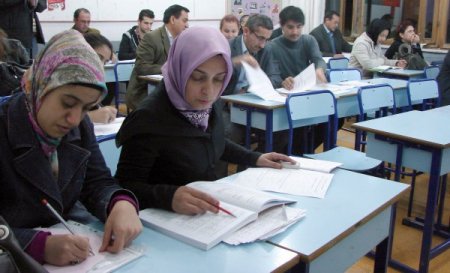 Tarihini merak eden binlerce kişi Osmanlıca öğreniyor (Özel)