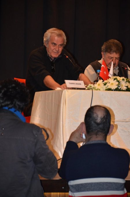 Tarık Akan: Sanat muhafazakâr olamaz, inancı politikadan çekin