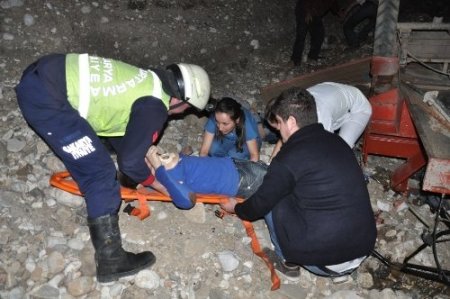 Tarım aracı çukura düştü: 9 yaralı