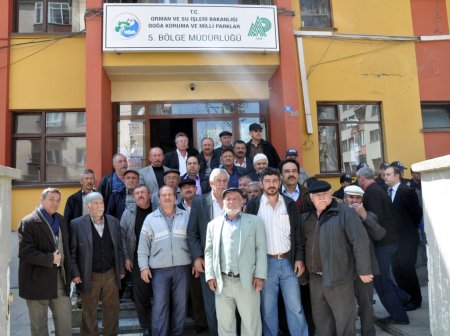 Tarım arazisini ormana çeviren köylü ağaç istiyor