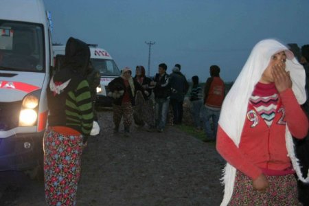 Tarım işçilerini taşıyan minibüs devrildi: 30 yaralı