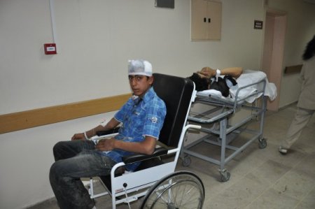 Tarım işçilerini taşıyan minibüs devrildi: 30 yaralı