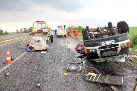 Tarım işçilerini taşıyan minibüs takla attı: 16 yaralı