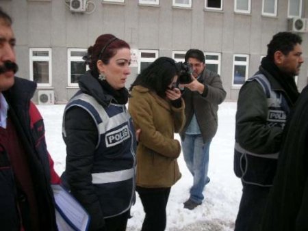 Tarla Zenginlerini Sarhoş Ettikten Sonra Borçlandıran Çete Çökertildi