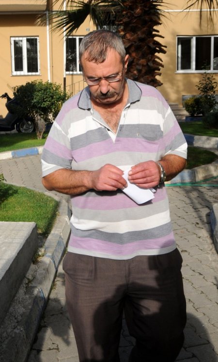 Tarlasını sattı, 9 bin lirayı altın görünümlü 5 liralık çakmağa verdi