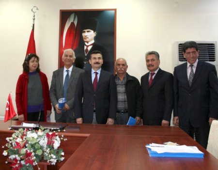 Tarsuslu üç hayırsever okul için arsalarını bağışladı