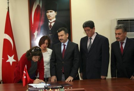 Tarsuslu üç hayırsever okul için arsalarını bağışladı