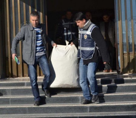Tarsus'ta 135 kilo esrar ele geçirildi