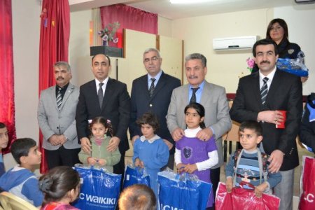 Tarsus’ta 700 fakir öğrencinin yüzü güldü