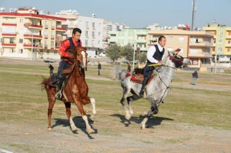 Tarsus'ta cirit gösterileri yoğun ilgi gördü