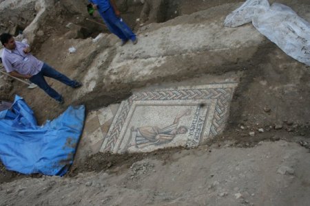 Tarsus'ta erken Roma dönemine ait insan mozaiği bulundu