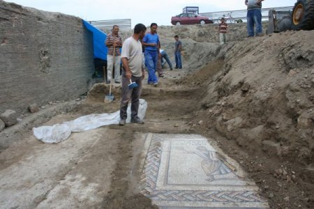 Tarsus'ta erken Roma dönemine ait insan mozaiği bulundu