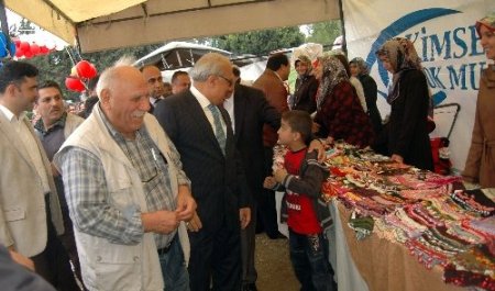 Tarsus’ta fakir öğrenciler için kermes düzenlendi