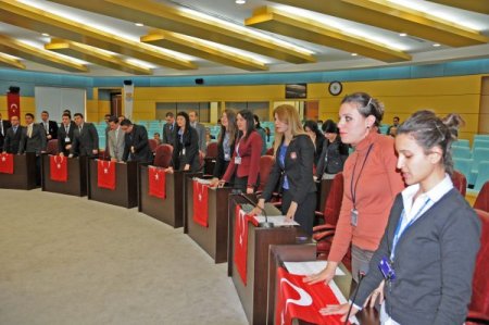Tarsus'ta genç memurlar yemin ederek göreve başladı