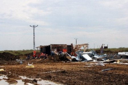 Tarsus’ta hortum: 1 ölü 14 yaralı