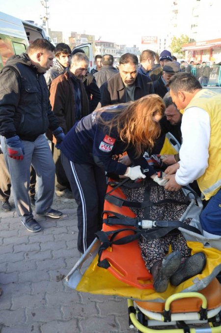 Tarsus'ta kamyonet sulama kanalına düştü: 2 yaralı