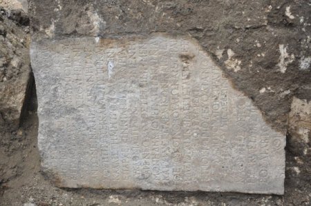 Tarsus’ta medrese restorasyonunda Roma dönemine ait kitabe bulundu