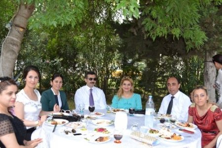 Tarsus’ta polis eşleri 'Anneler Günü'nü erken kutladı