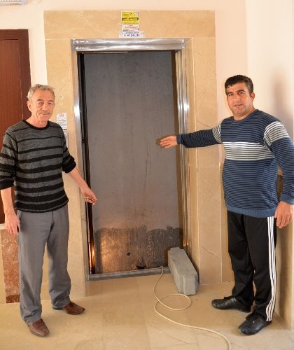 Tarsus’ta TOKİ sakinleri ilgisizlikten şikayetçi