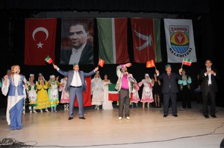 Tarsus'ta yapılan Aznakay Gecesi'nde kardeşlik rüzgarları esti