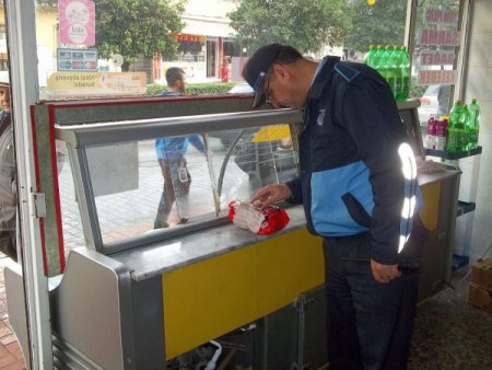 Tarsus'ta zabıtalar yılbaşı denetimleri yaptı