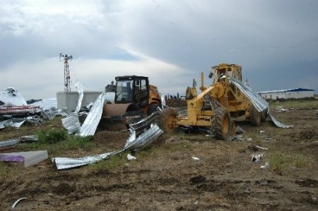 Tarsus'taki hortumda bir işçi öldü, 14 kişi yaralandı (2)
