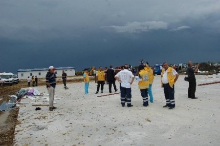 Tarsus'taki hortumda bir işçi öldü, 14 kişi yaralandı (2)