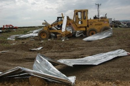 Tarsus'taki hortumda bir işçi öldü, 14 kişi yaralandı (2)