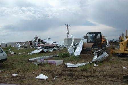 Tarsus'taki hortumda bir işçi öldü, 14 kişi yaralandı (2)