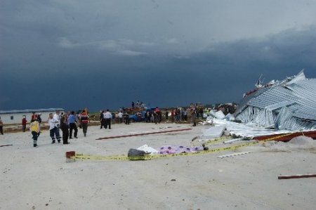 Tarsus'taki hortumda bir işçi öldü, 14 kişi yaralandı (2)
