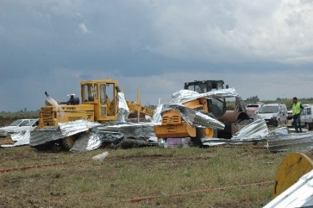 Tarsus'taki hortumda bir işçi öldü, 14 kişi yaralandı (2)