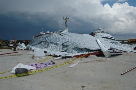 Tarsus'taki hortumda bir işçi öldü, 14 kişi yaralandı (2)