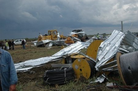 Tarsus'taki hortumda bir işçi öldü, 14 kişi yaralandı (2)
