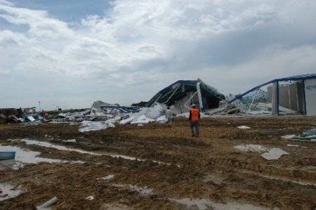 Tarsus'taki hortumda bir işçi öldü, 14 kişi yaralandı (2)