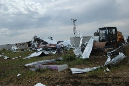Tarsus'taki hortumda bir işçi öldü, 14 kişi yaralandı (2)