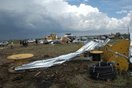 Tarsus'taki hortumda bir işçi öldü, 14 kişi yaralandı (2)